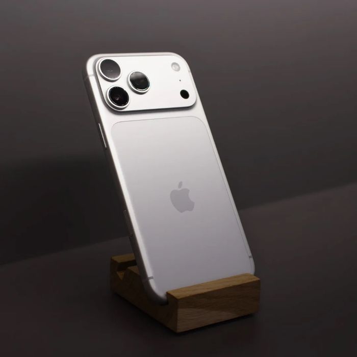 iPhone 17 Pro Max 1TB — рабочий, аккуратный, без сколов. Neverlock