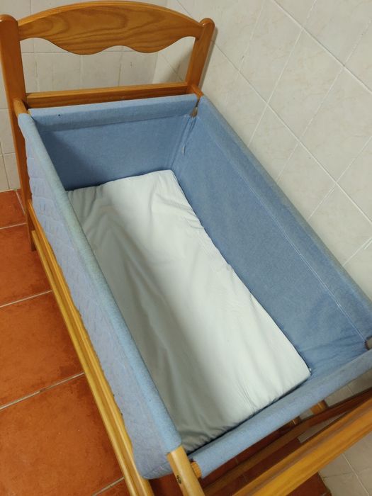 Berço de bebe estrutura de madeira