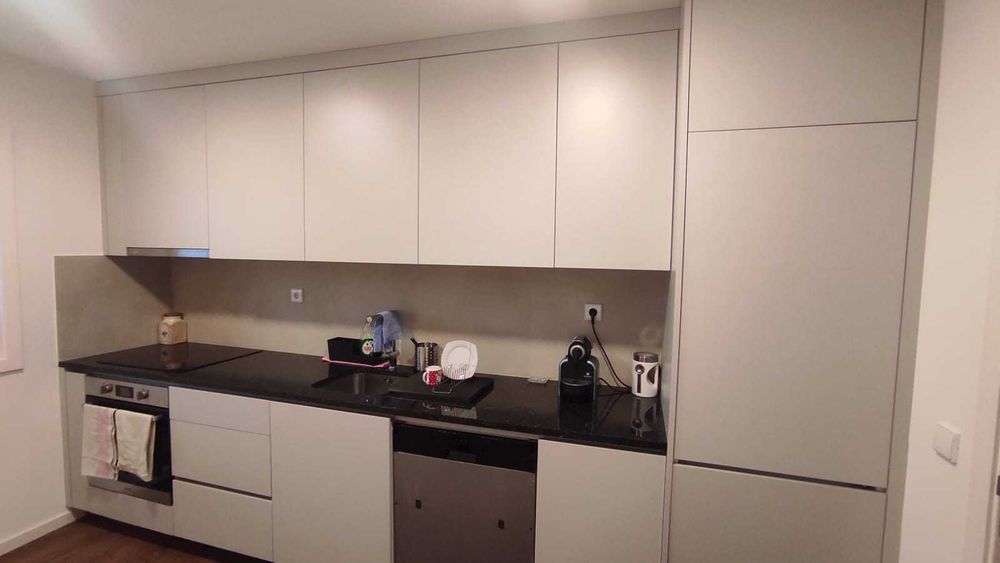 Quarto Estudante - Av. Marechal Gomes da Costa 329, São Mamede de Infesta, perto do Hospital de S. João