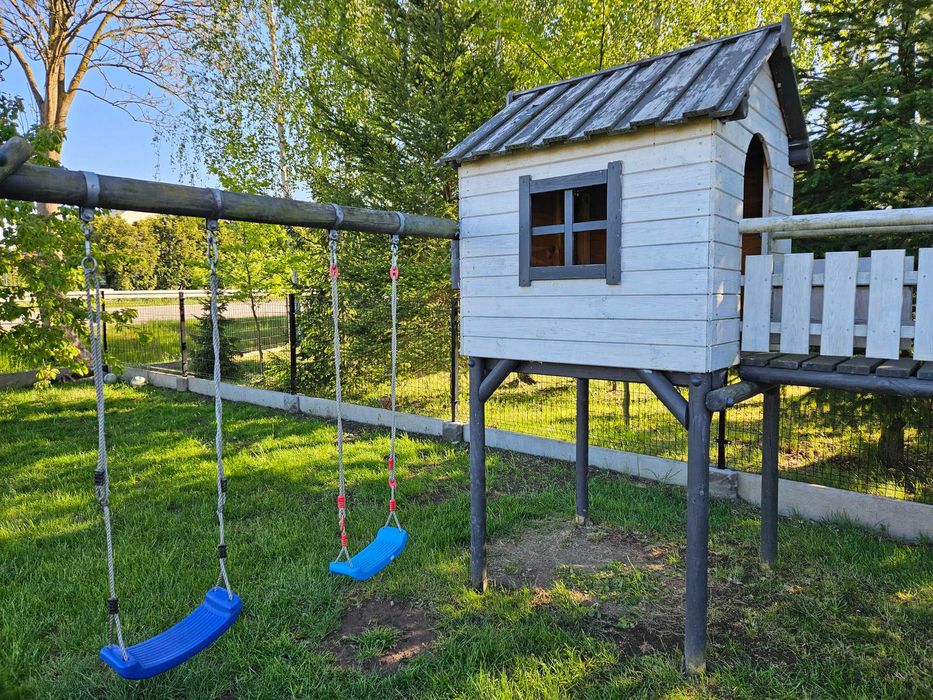 Drewniany plac zabaw