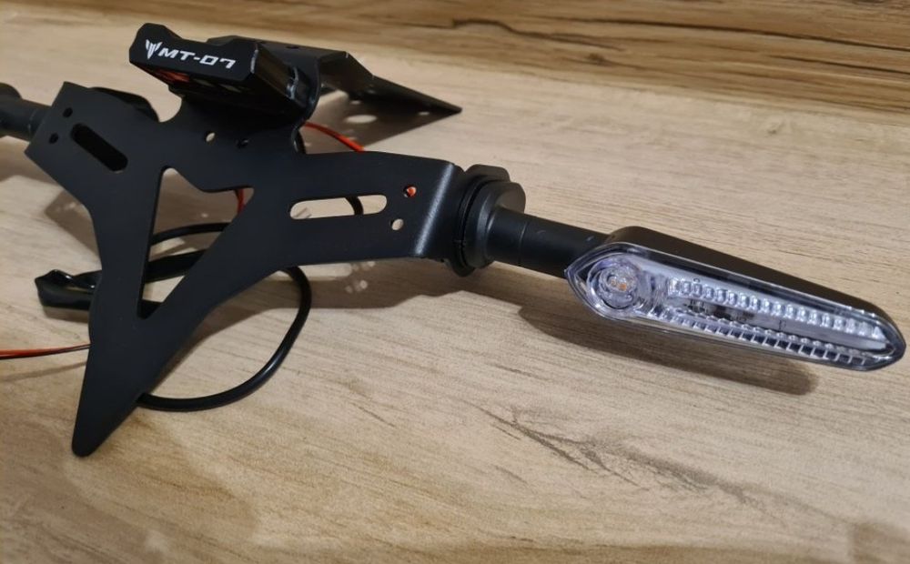 Krótkie mocowanie tablicy Yamaha mt 07 fz 2013 -2023 + kierunkowskazy