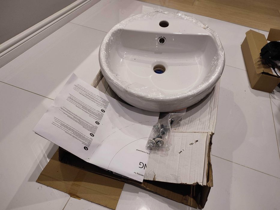 Umywalka łazienkowa Cersanit nablatowa Caspia 44