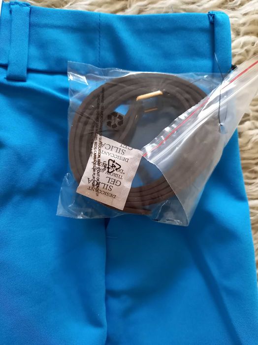 Nowe spodnie cygaretki Reserved,  z brązowym paskiem,  S, z metką