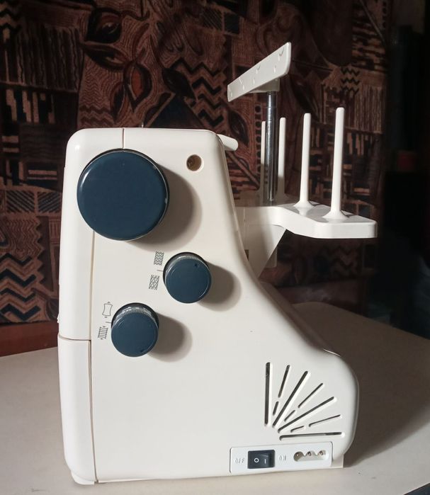 Розпошивальна машина Janome Cover Pro II. Стан нової!!!