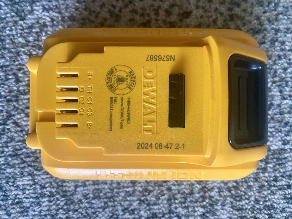 Акумуляторна батарея Dewalt dcb240