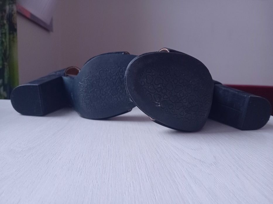 Klapki skórzane Wojas