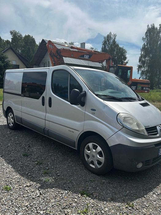 Smochód ciężarowy RENAULT TRAFIC 6-cio osobowy