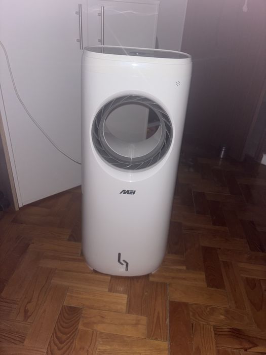 climatizador de ar 4 em 1 da marca MEI, modelo AC 1822 C