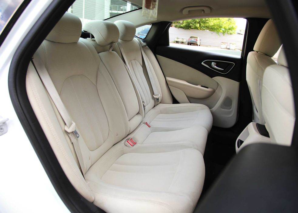 Продам Chrysler 200