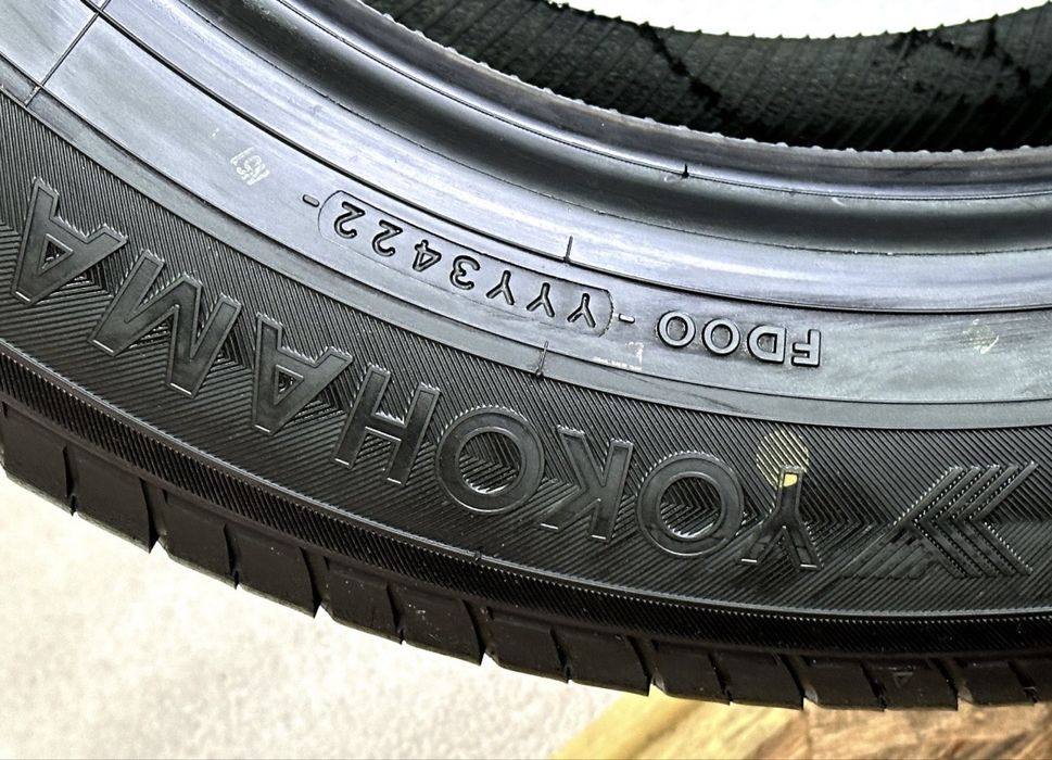 Автошини колеса резина 225/55 R18 Yokohama Blue Farth E70 2022 р літні