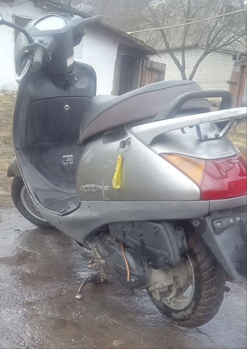 Продам скутер Honda Lead AF48, 49.9 см³