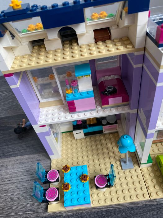 LEGO 41095  Friends   Dom Emmy