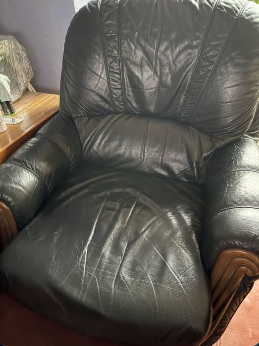 Шкіряний диван та 2 крісла