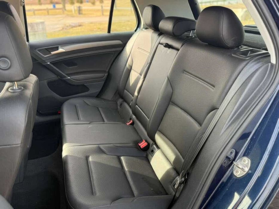 Volkswagen Golf      2015