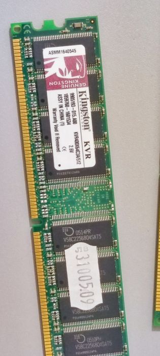 Diversas memórias RAM.