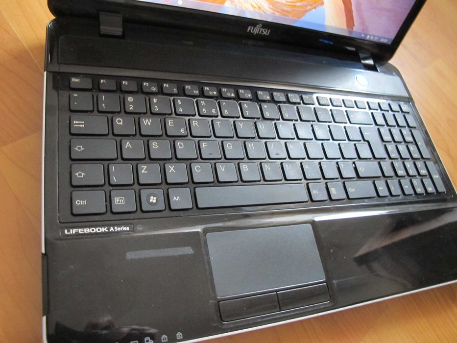 ноутбук 15.6 мощний, стан нового хороший акумулятор