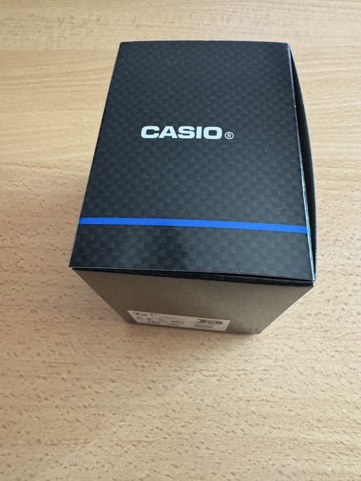 Relogio Casio bracelete metalica e fundo preto