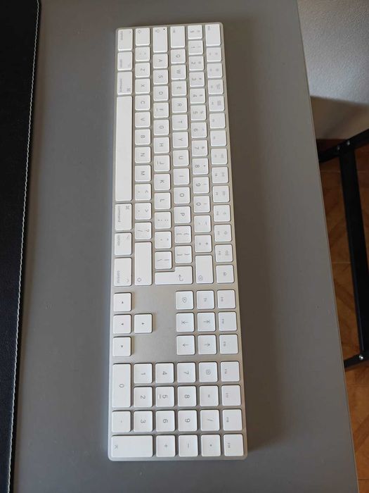 Magic Keyboard Apple – Layout EN (sem Touch ID)