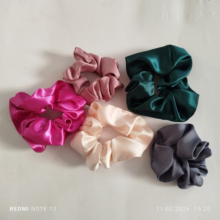 5 gumek scrunche do włosów