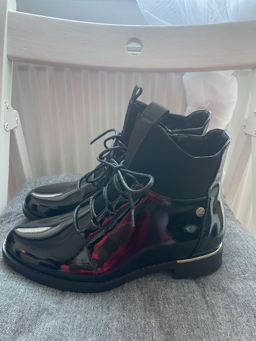 Nowe lakierowane botki rozm.36