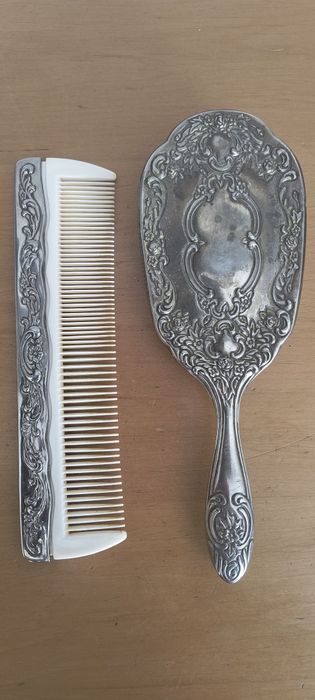 Szczotka i grzebień zestaw toaletowy.
