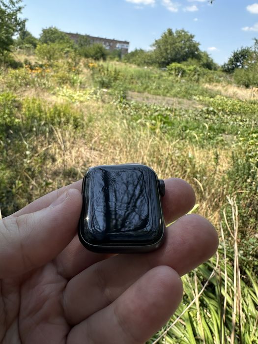 Годинник цифровой apple watch se