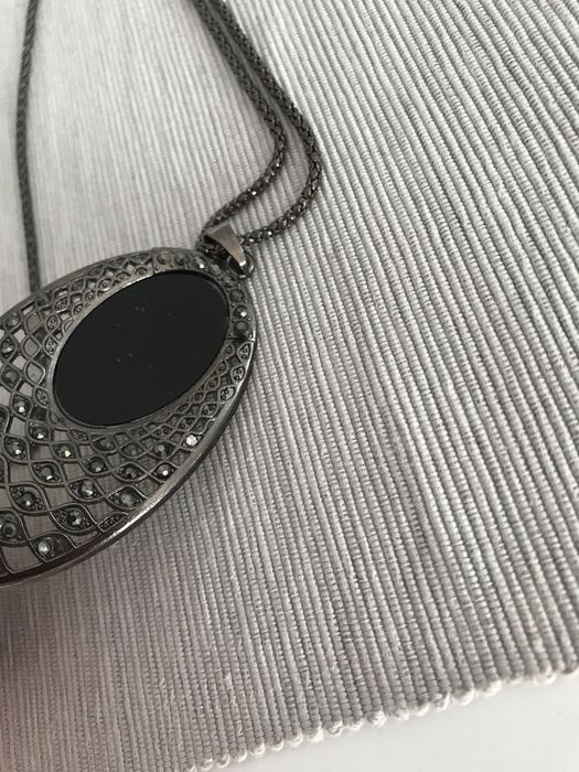 Elegancki długi ozdobny wisiorek, długi łańcuszek vintage