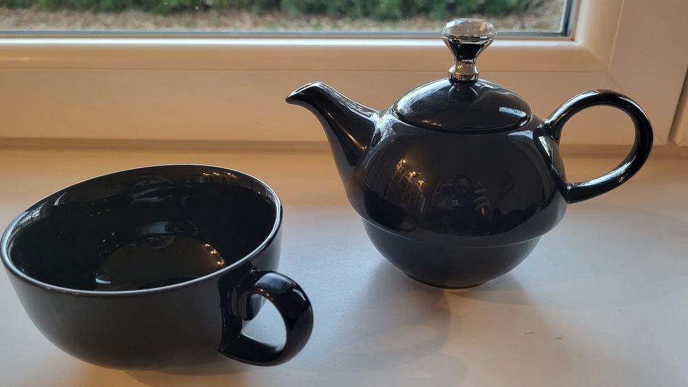 Filiżanka z dzbankiem do herbaty