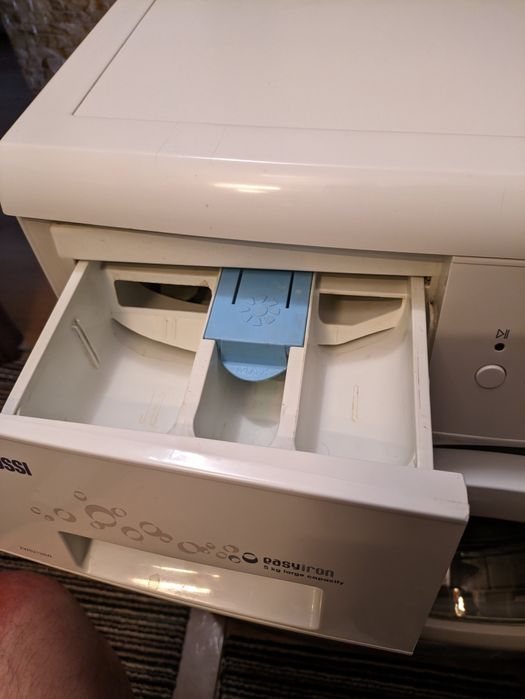 Продам стиральную машину Zanussi ZWS2125W