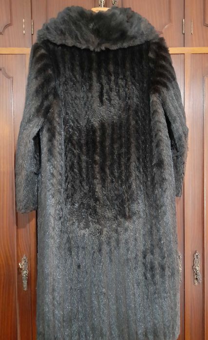 Casaco de senhora L sobretudo homem e ainda casaco e fato