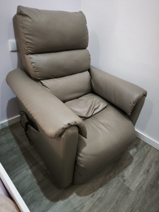 Poltrona sofá elevatória elétrico pele sintética