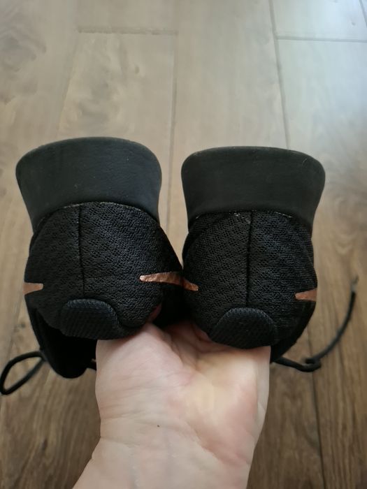 Buty sportowe damskie