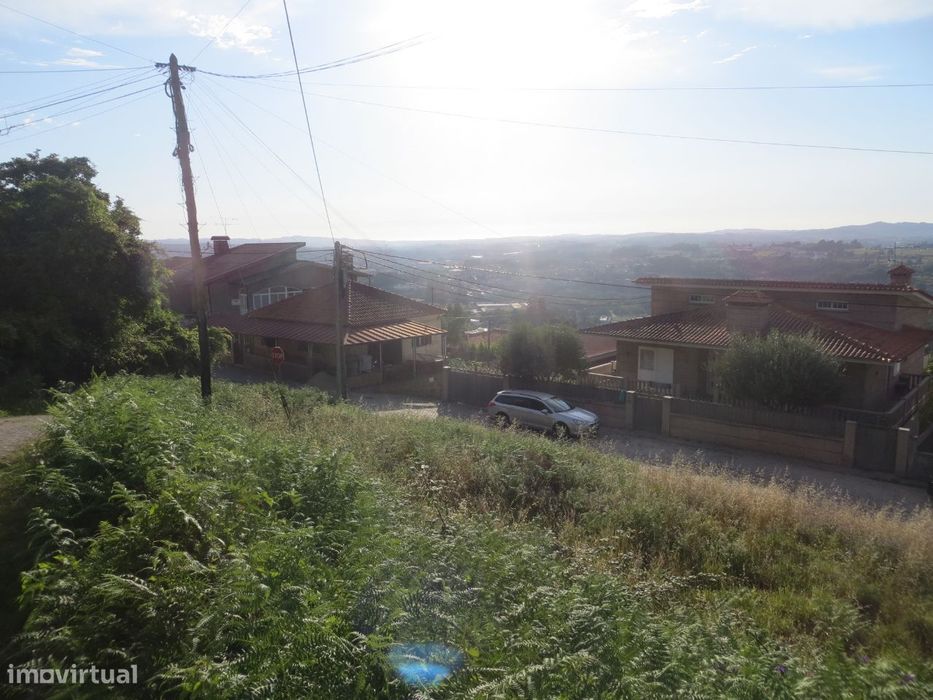 Terreno para construção em Burgães