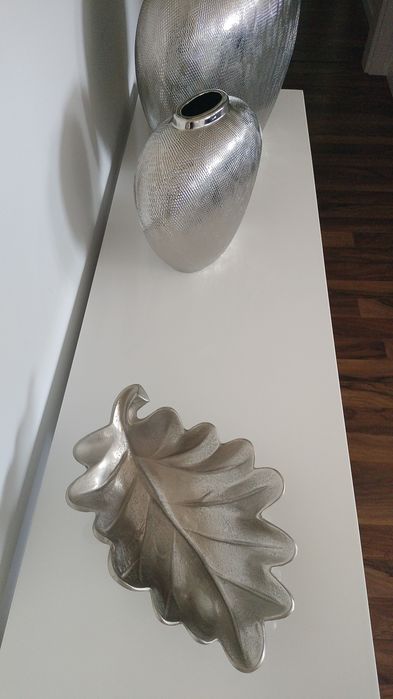 Aparador com peças de decoração (opcional)