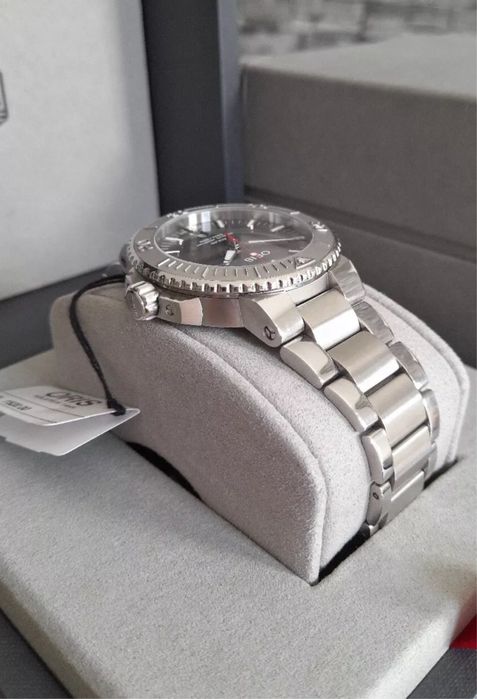 Oris Aquis Date 300 m