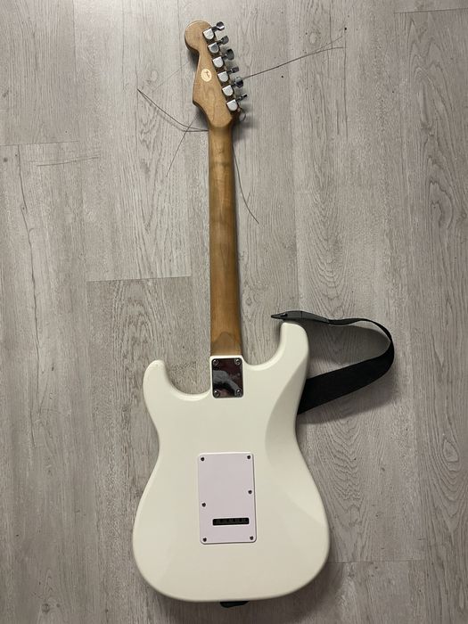 Guitarra fender squier branca