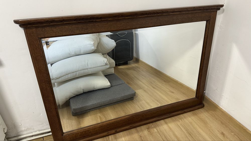 Lustro w ozdobnej ramie