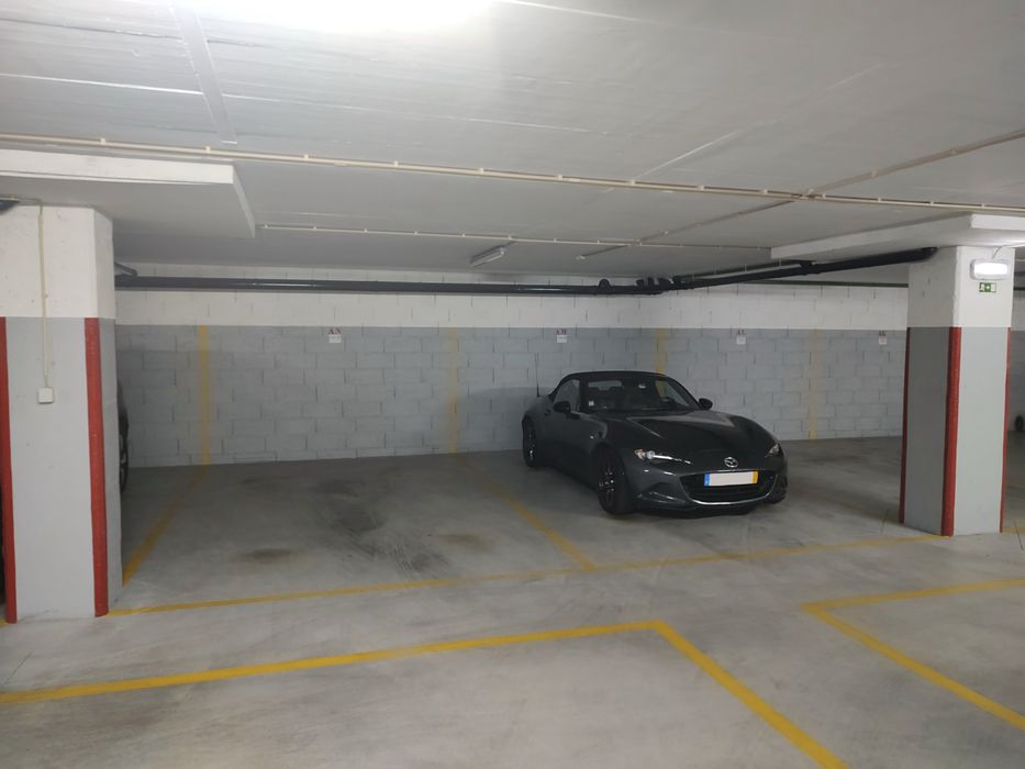 Apartamento T2 na Rua da Boavista com lugares de garagem e vista desafogada
