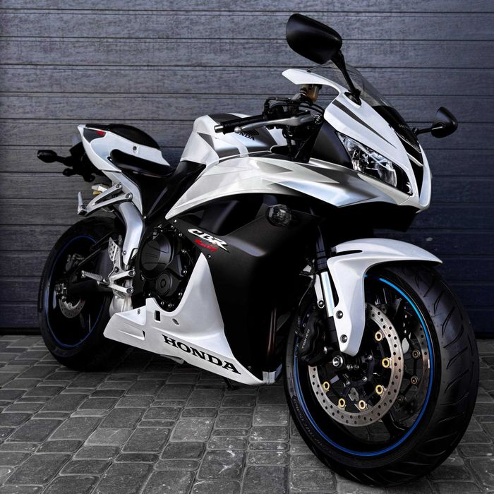 Продам мотоцикл Honda CBR600RR (1055)