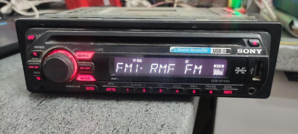 Radio samochodowe marki Sony CDX-GT33U AUX USB subwoofer CD MP3 ramka
