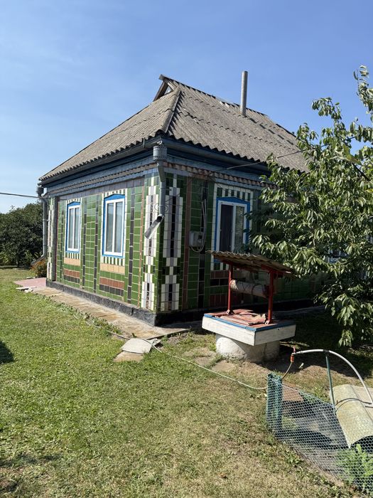 Продається будинок із великою земельною ділянкою — с. Короваї