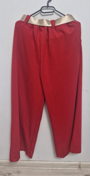 Szwedy czerwone z paskiem