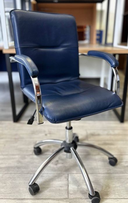 Срочная распродажа Офисной мебели Кресла стулья тумбы столы шкафы