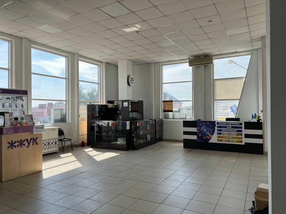 Яворів. Оренда приміщення в ТЦ АТБ. 37м, 18м. Вигідно, власник. 2 пов.