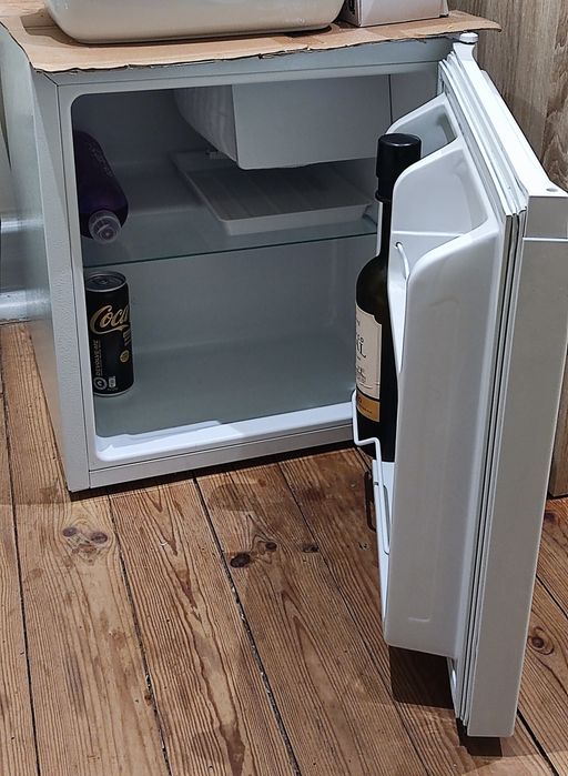 TV 32 polegadas + Minibar em ótimo estado