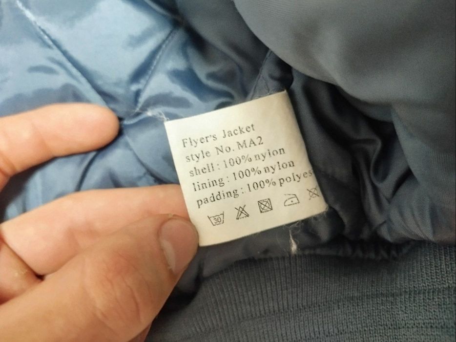 Продам очень дутый бомбер CWU 45