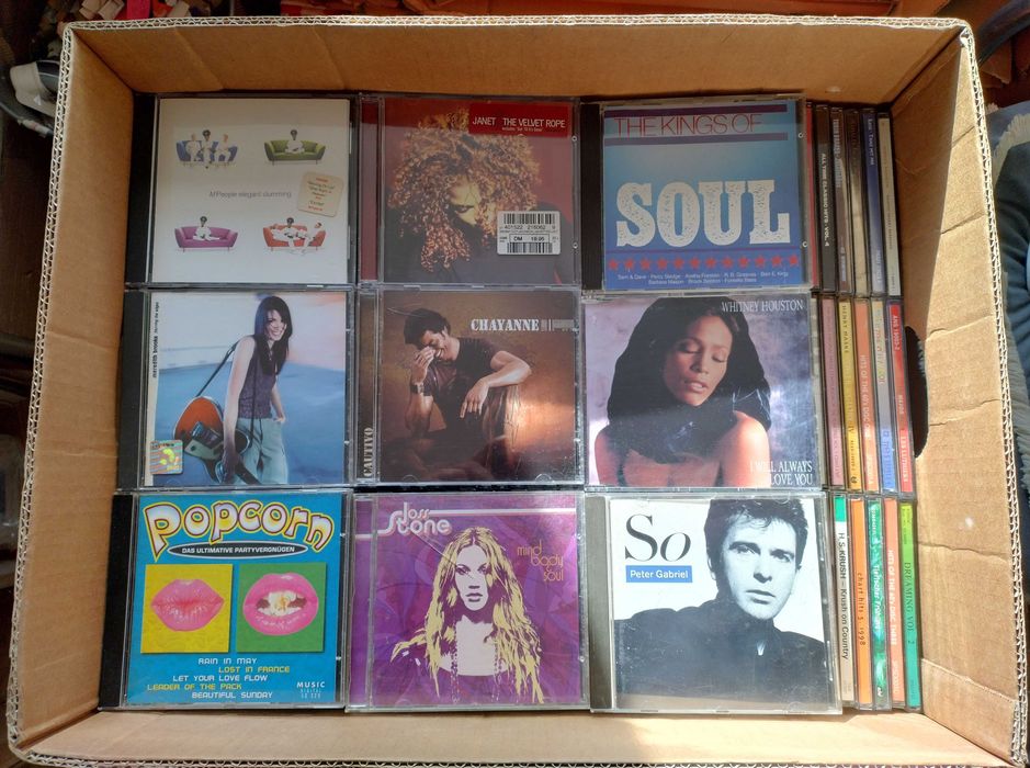 Płyty CD 5 kartonów 1100 sztuk