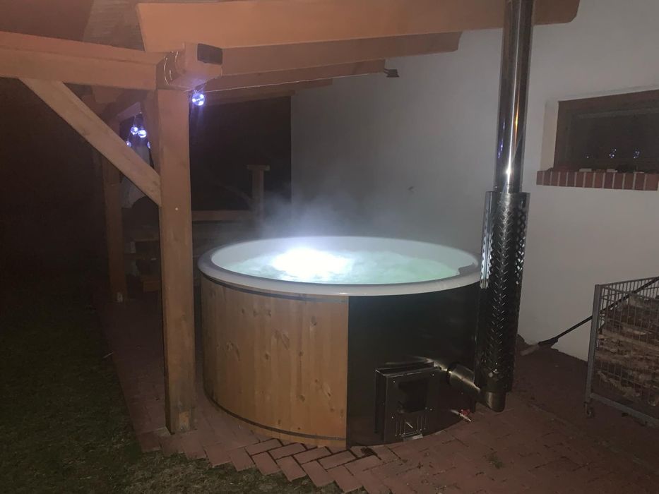 Czerwony Kapturek Domek z kominkiem -  jacuzzi  balia kaszuby