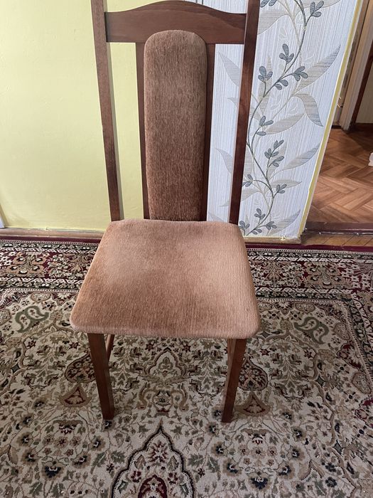 Stół rozkładany z 4 krzesłami