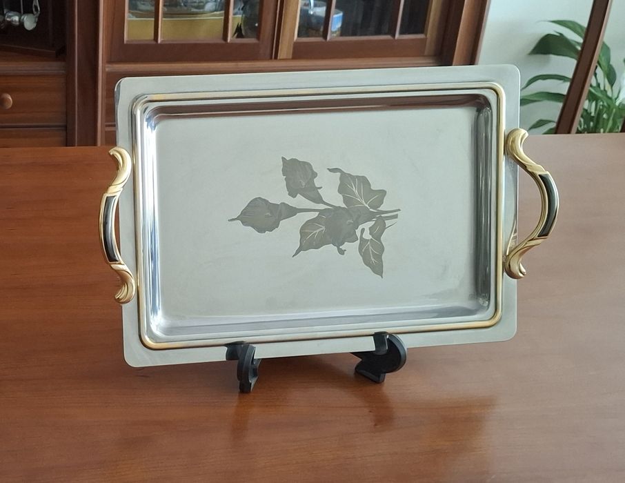 Tabulei inox com friso e pegas em bronze , com 35 x 24